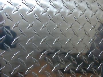 China Professional Flat Clean Aluminium Checkered Plate , Al Tread Plates with 1100 3003 5052 supplier
